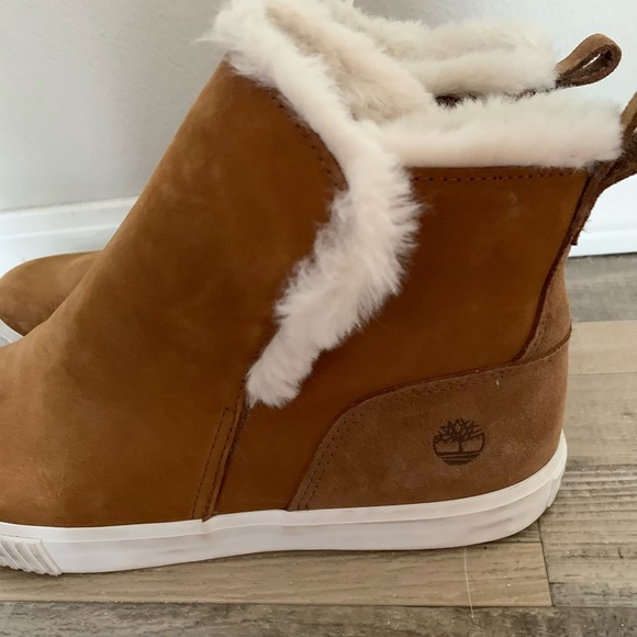 Timberland Skyla Bay Pull on Boots in Brown Nubuck - Picture 6 of 7